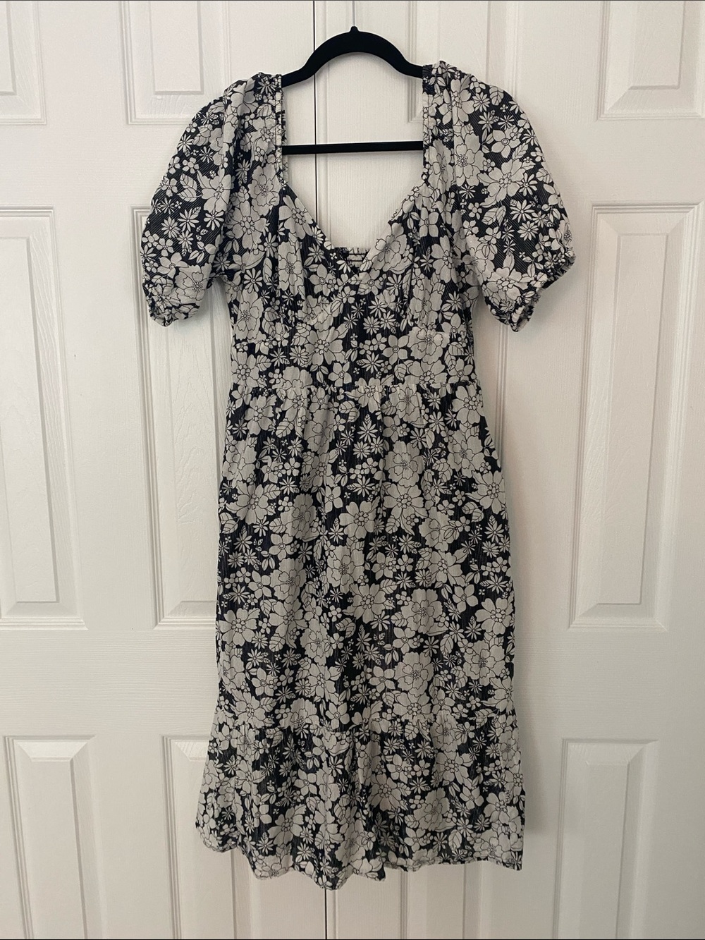 GAP Black and White Floral Midi Dress with Puff Sleeves